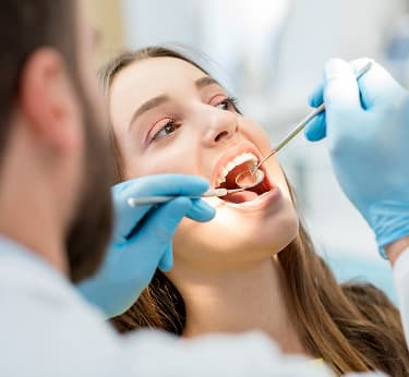 Carillas dentales Armenia odontología estética premium